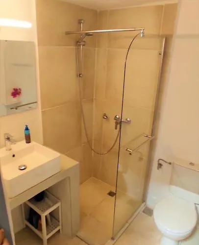 Bougainvillea Typical Town House - Private Rooftop Vakantiehuis *